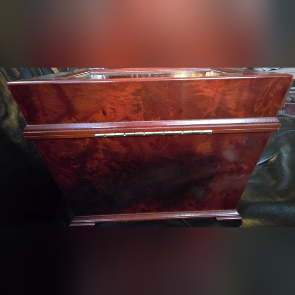 Mr Christmas vintage paper roll music box player 10"x6"x8" plays several songs - Picture 8 of 11